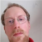 Ragazzo madrelingua impartisce lezioni online e conversazione in madrelingua